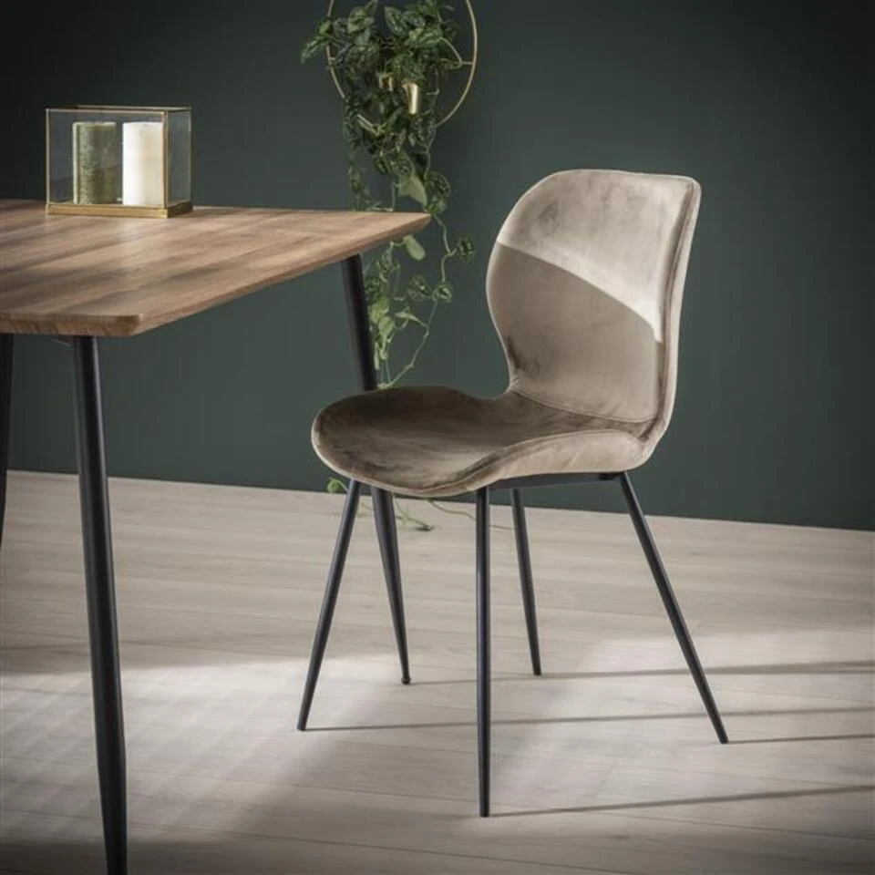 Hoyz - Velvet Stoel - Kuip Zitting - Champagne Kleur - 4 Stuks 2 Hoyz - Velvet Stoel - Kuip Zitting - Champagne Kleur - 4 Stuks - Afbeelding 2