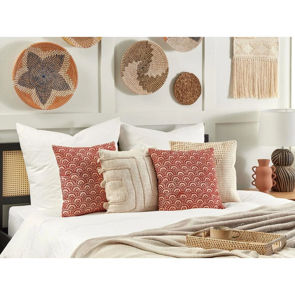 Beliani Sierkussen RHUS - Rood Katoen 2 Beliani Sierkussen RHUS - Rood Katoen - Afbeelding 2