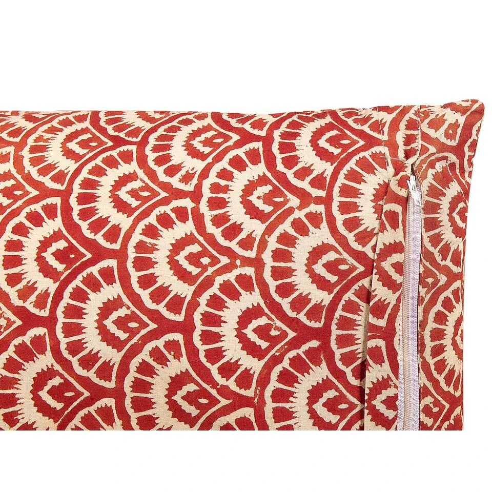 Beliani Sierkussen RHUS - Rood Katoen 4 Beliani Sierkussen RHUS - Rood Katoen - Afbeelding 4